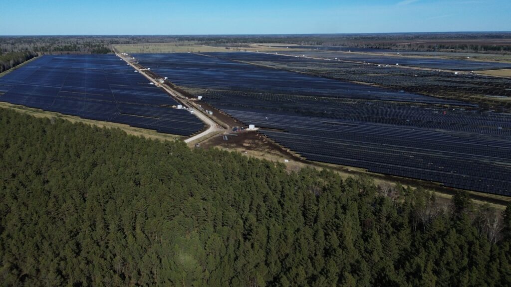 Risti energiapark ja seda ümbritsev mets droonivaates